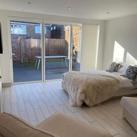 The Bay Apartment Edgware ภายนอก รูปภาพ