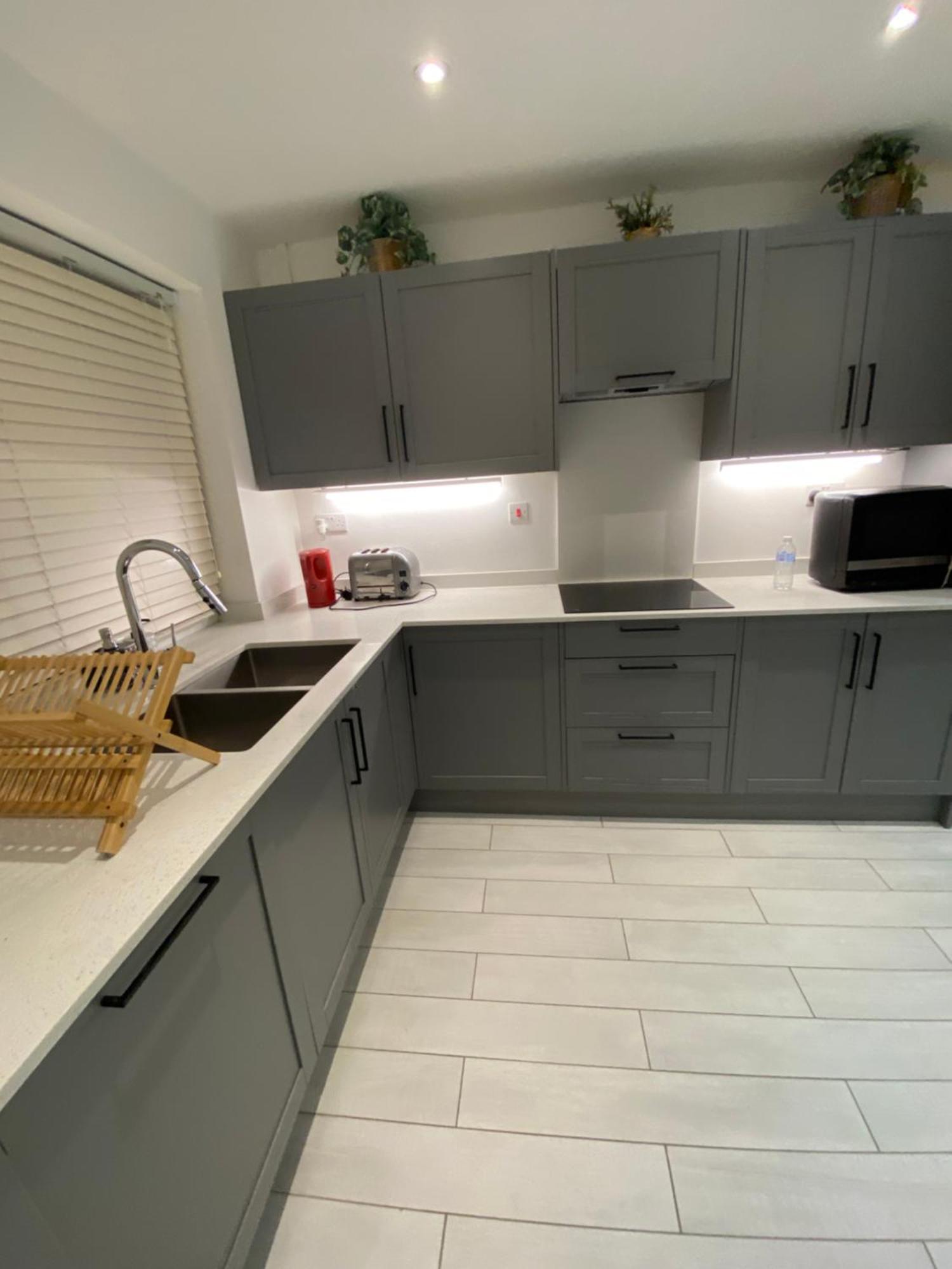 The Bay Apartment Edgware ภายนอก รูปภาพ