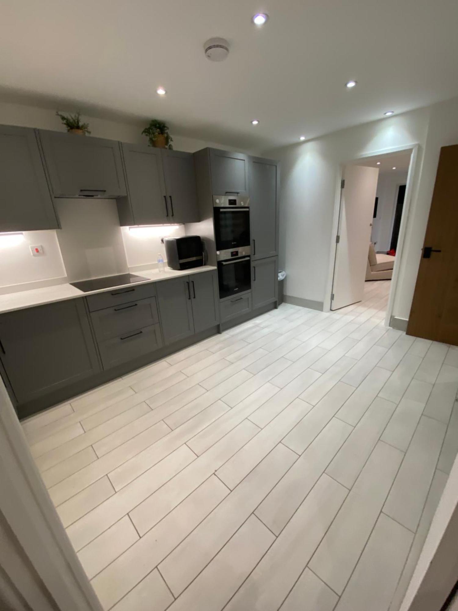 The Bay Apartment Edgware ภายนอก รูปภาพ