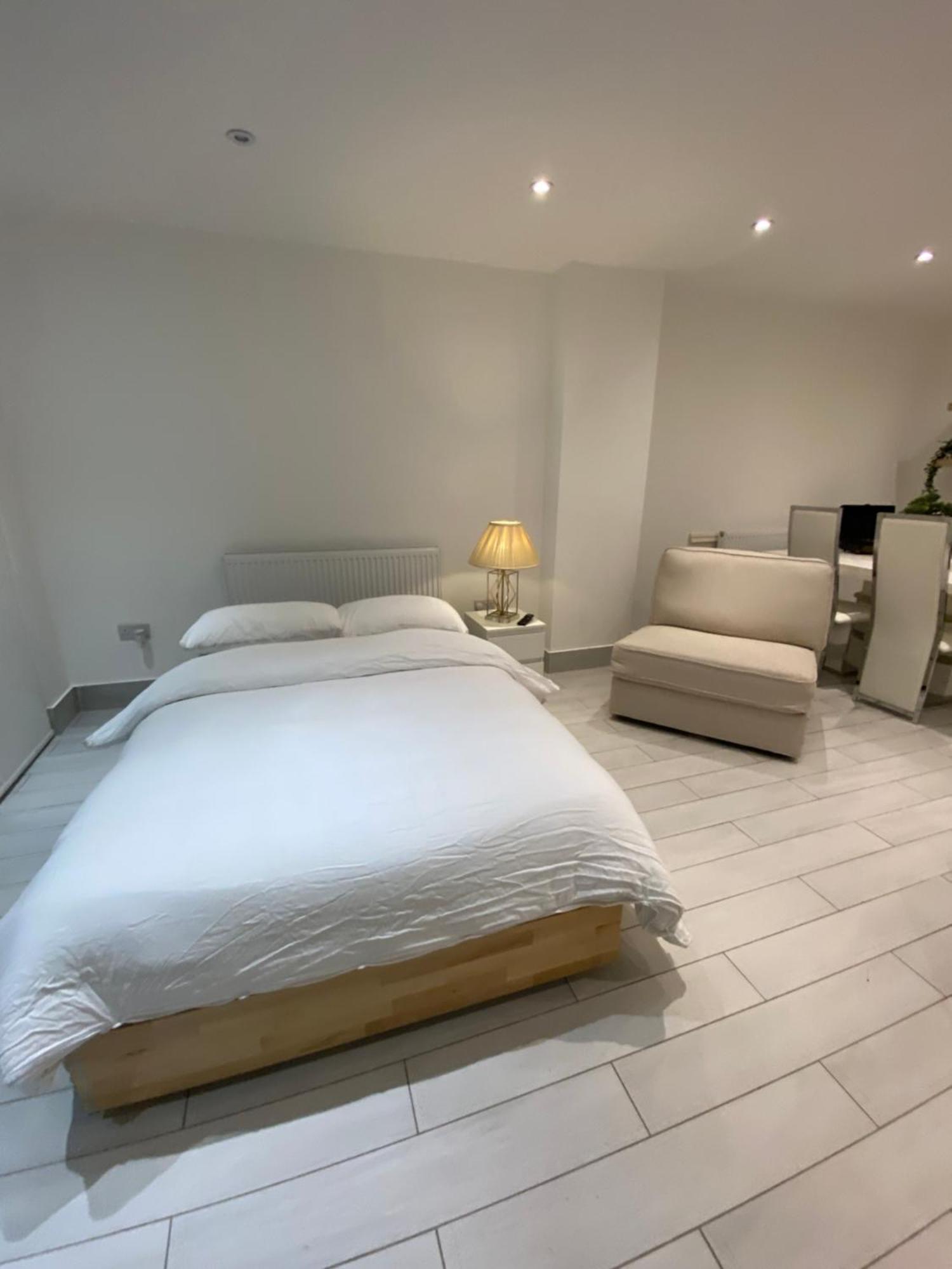 The Bay Apartment Edgware ภายนอก รูปภาพ