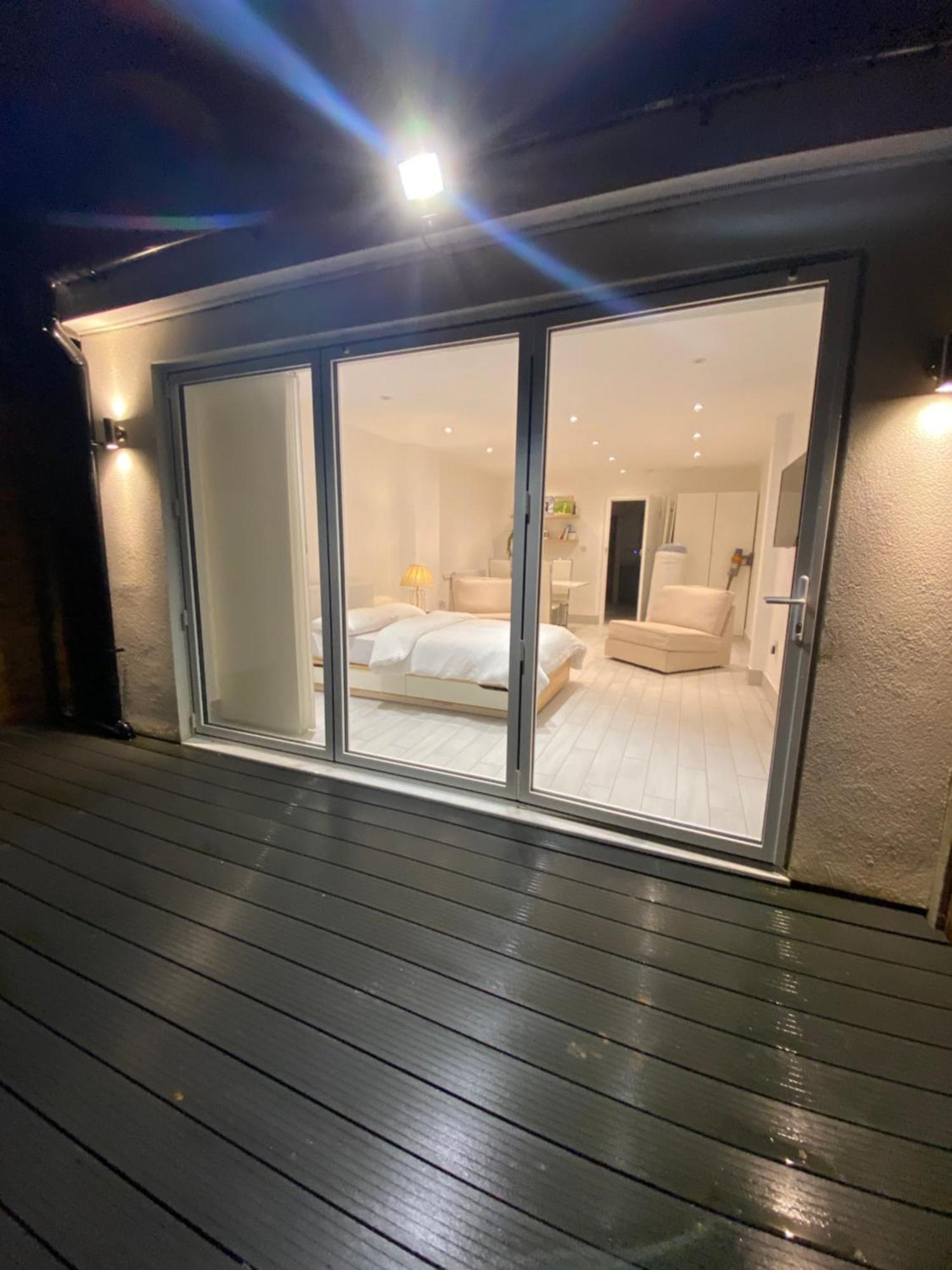 The Bay Apartment Edgware ภายนอก รูปภาพ