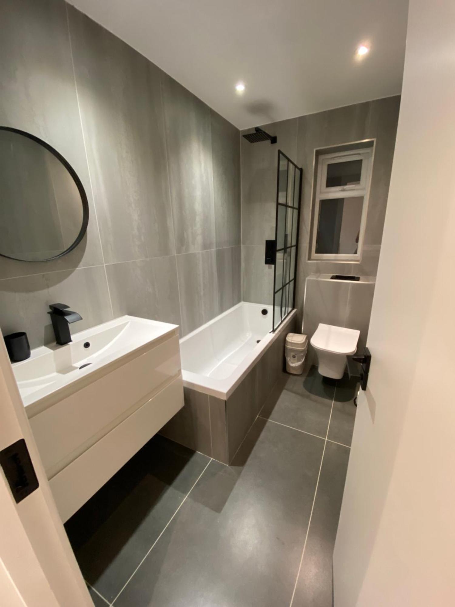The Bay Apartment Edgware ภายนอก รูปภาพ