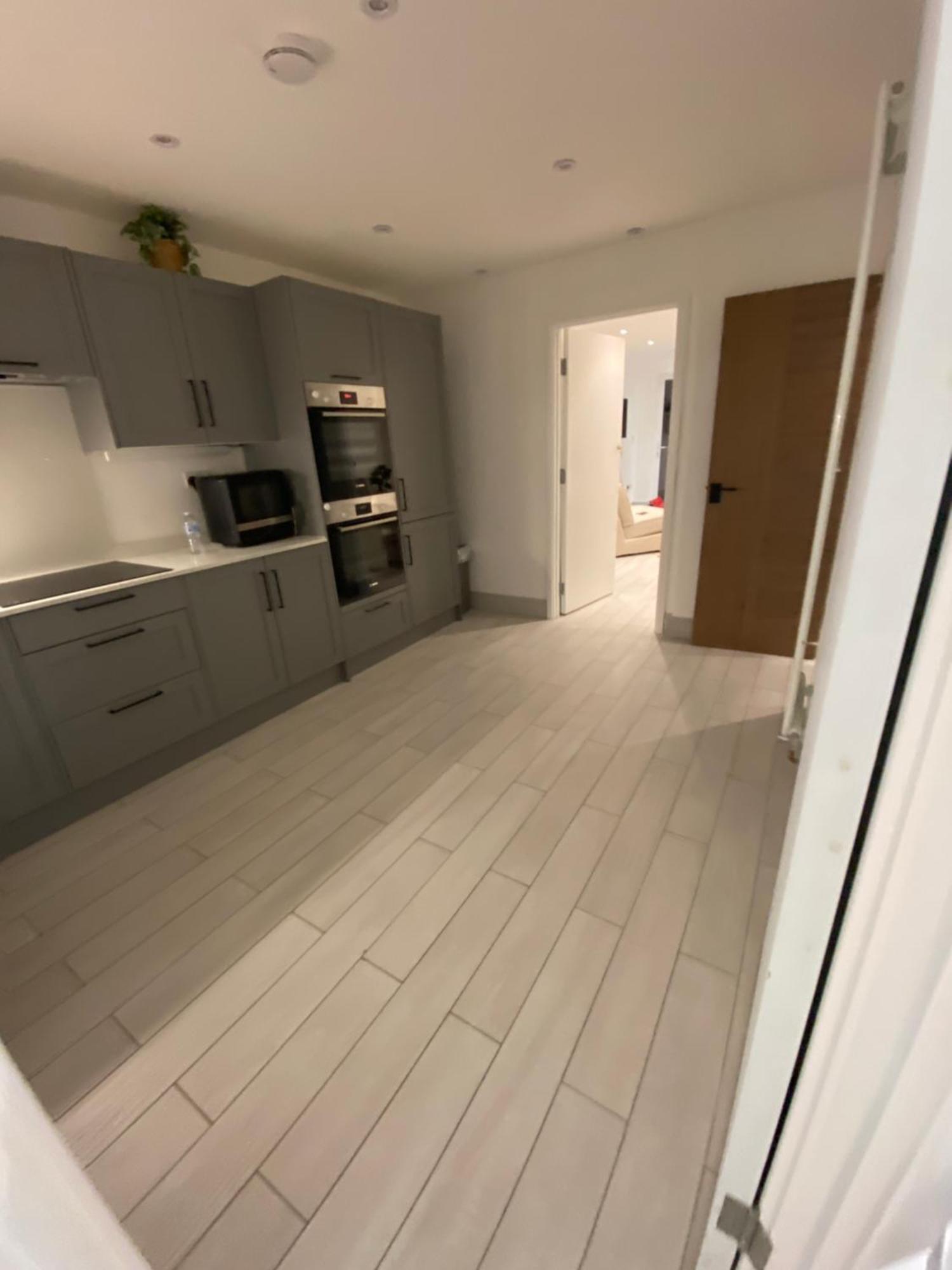 The Bay Apartment Edgware ภายนอก รูปภาพ