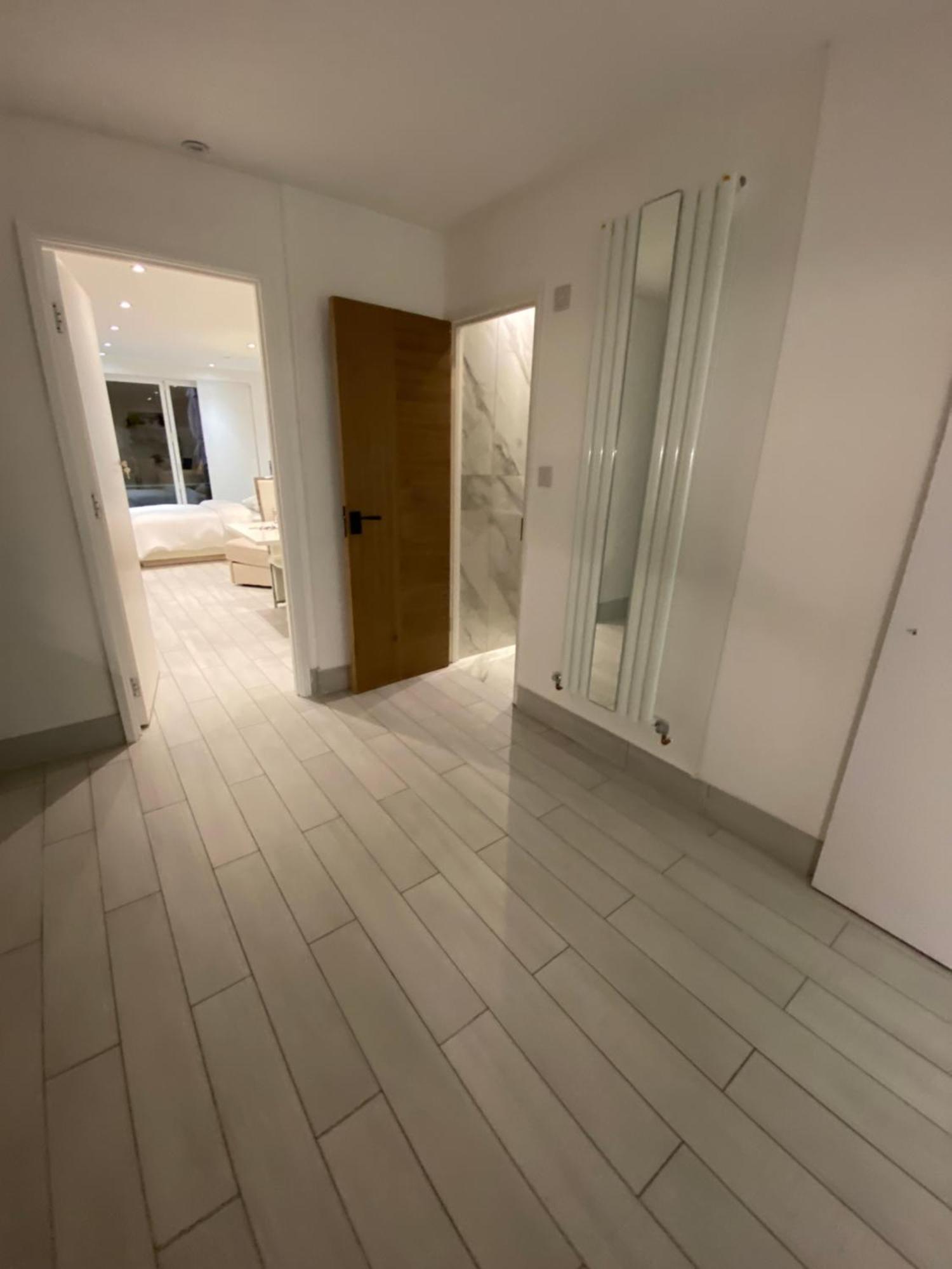 The Bay Apartment Edgware ภายนอก รูปภาพ
