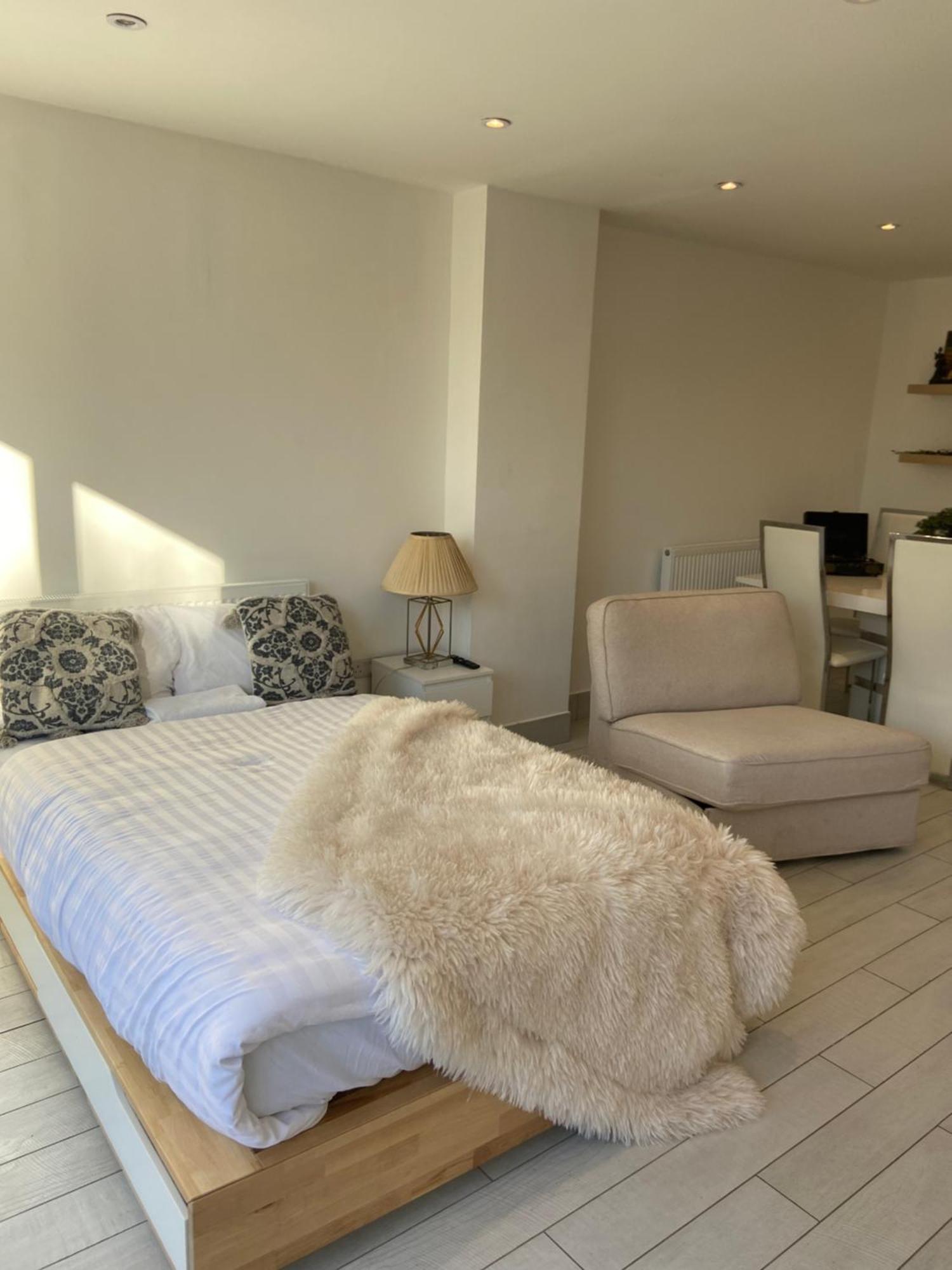 The Bay Apartment Edgware ภายนอก รูปภาพ