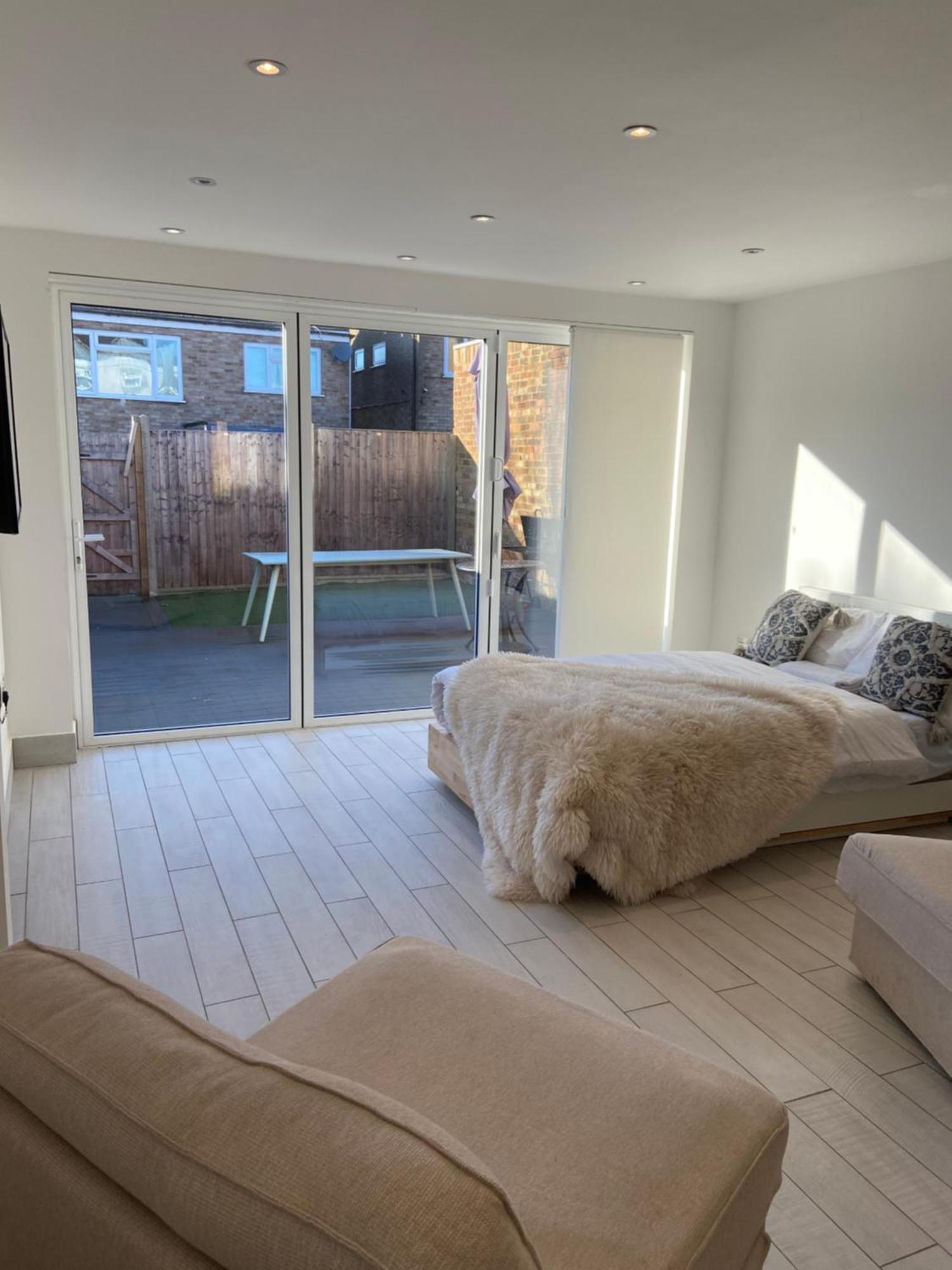 The Bay Apartment Edgware ภายนอก รูปภาพ