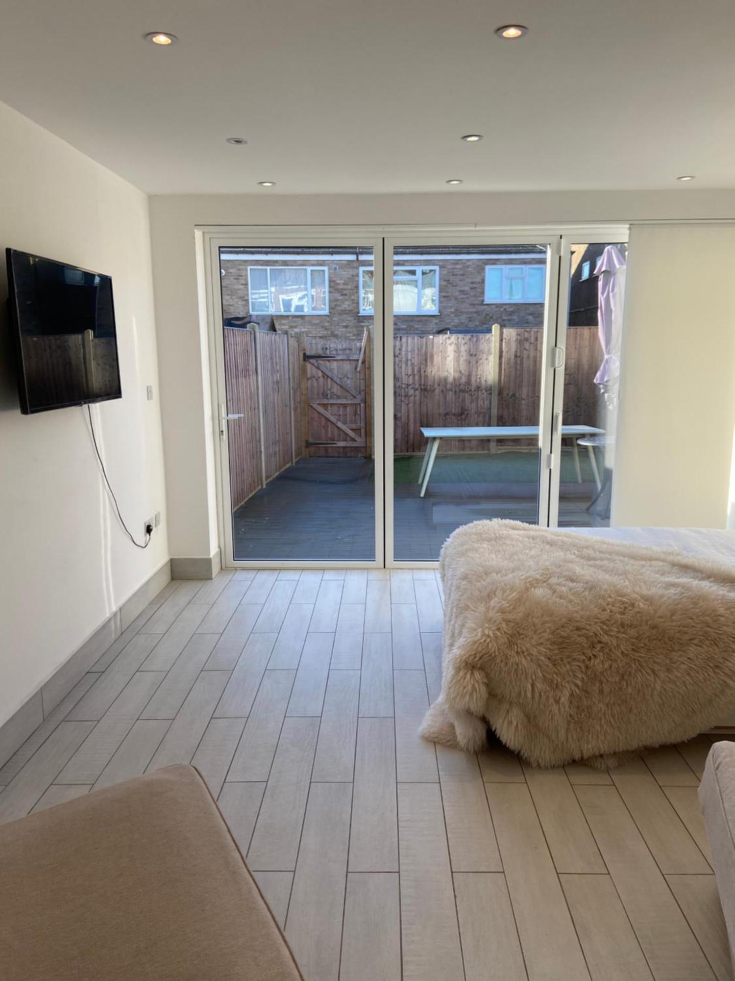 The Bay Apartment Edgware ภายนอก รูปภาพ