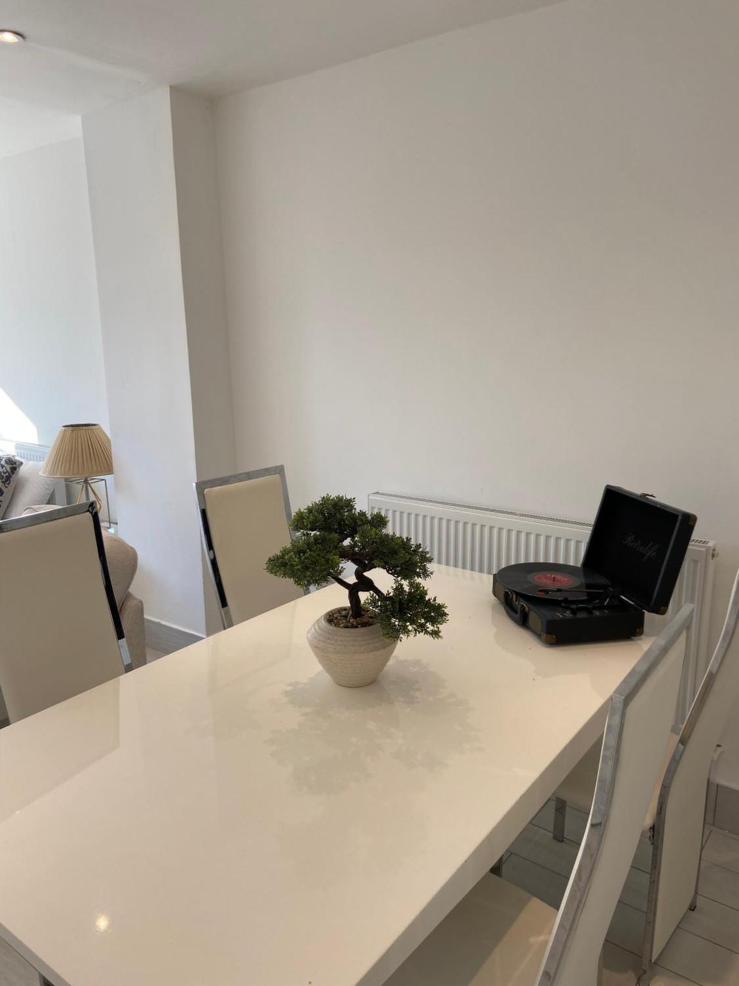 The Bay Apartment Edgware ภายนอก รูปภาพ